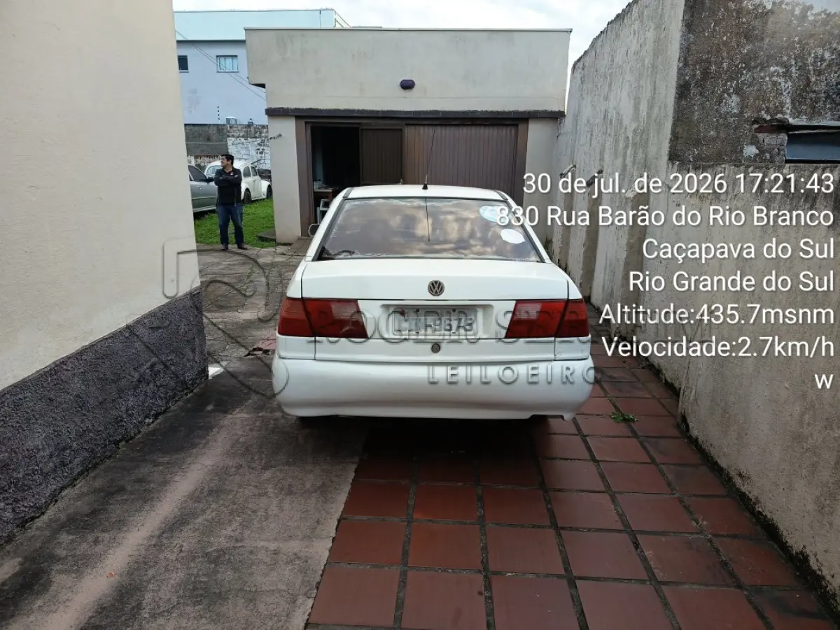 LOTE 001 - VEÍCULO VW/SANTANA